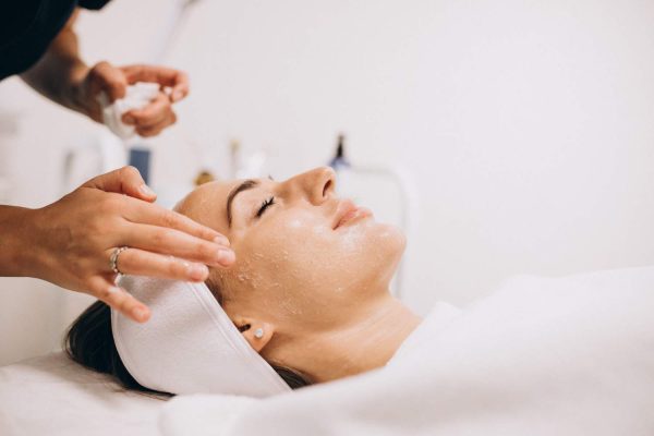 EXFOLIACIÓN, ALGAS DETOXINANTES Y MASAJE DRENANTE CORPORAL CON ACEITES ESENCIALES VEGANOS (90’)